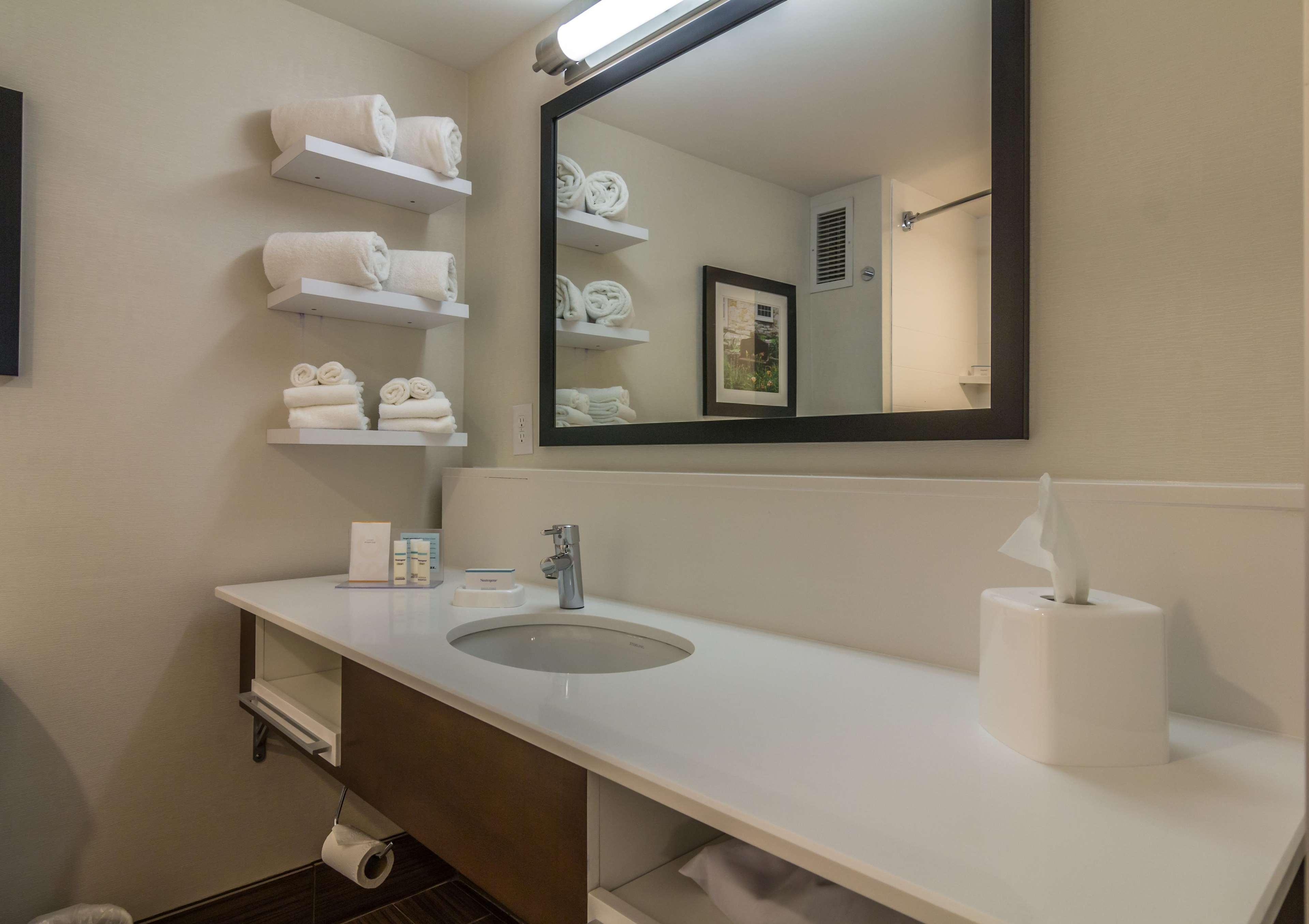 Hampton Inn Winchester-University/ Mall Экстерьер фото