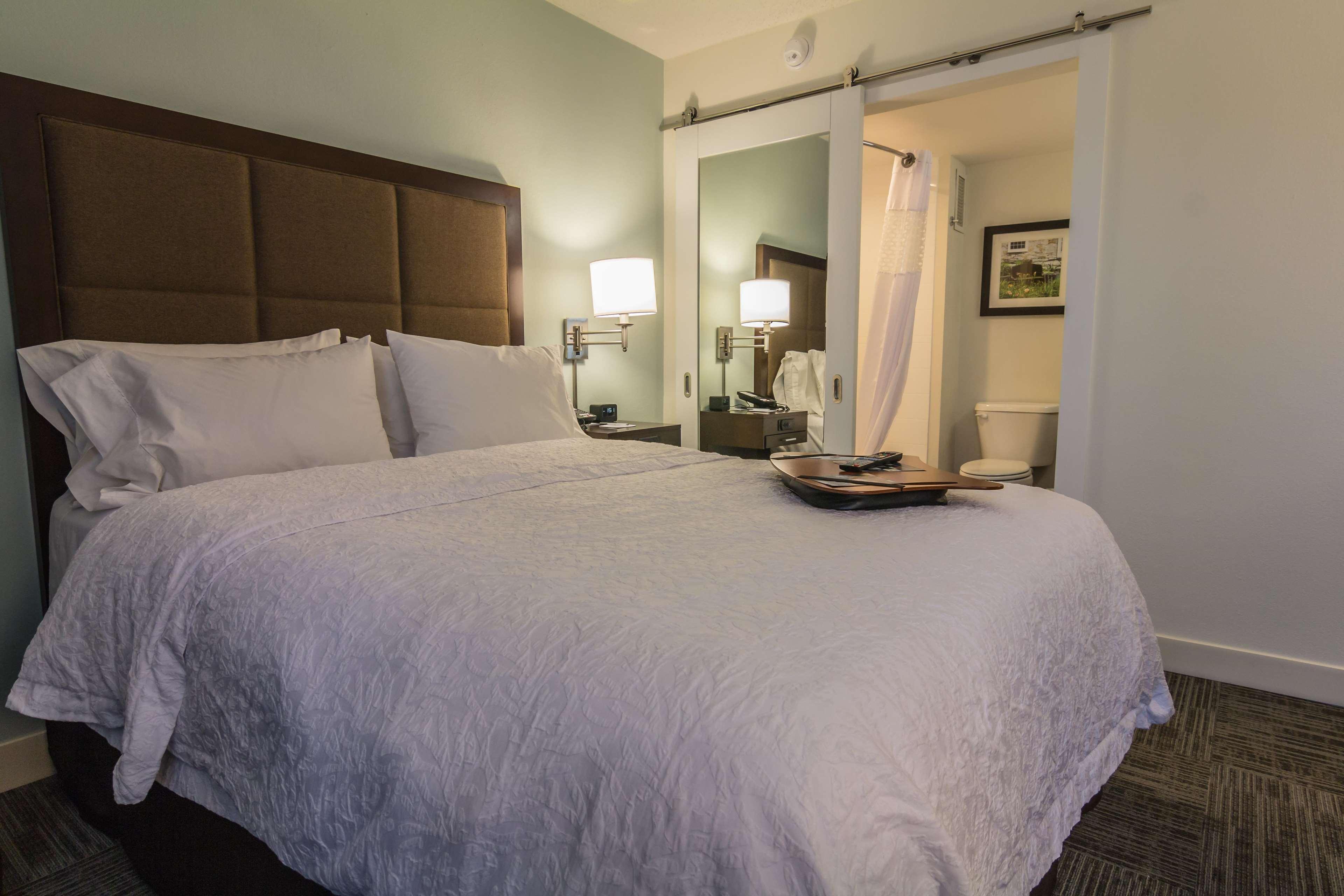 Hampton Inn Winchester-University/ Mall Экстерьер фото