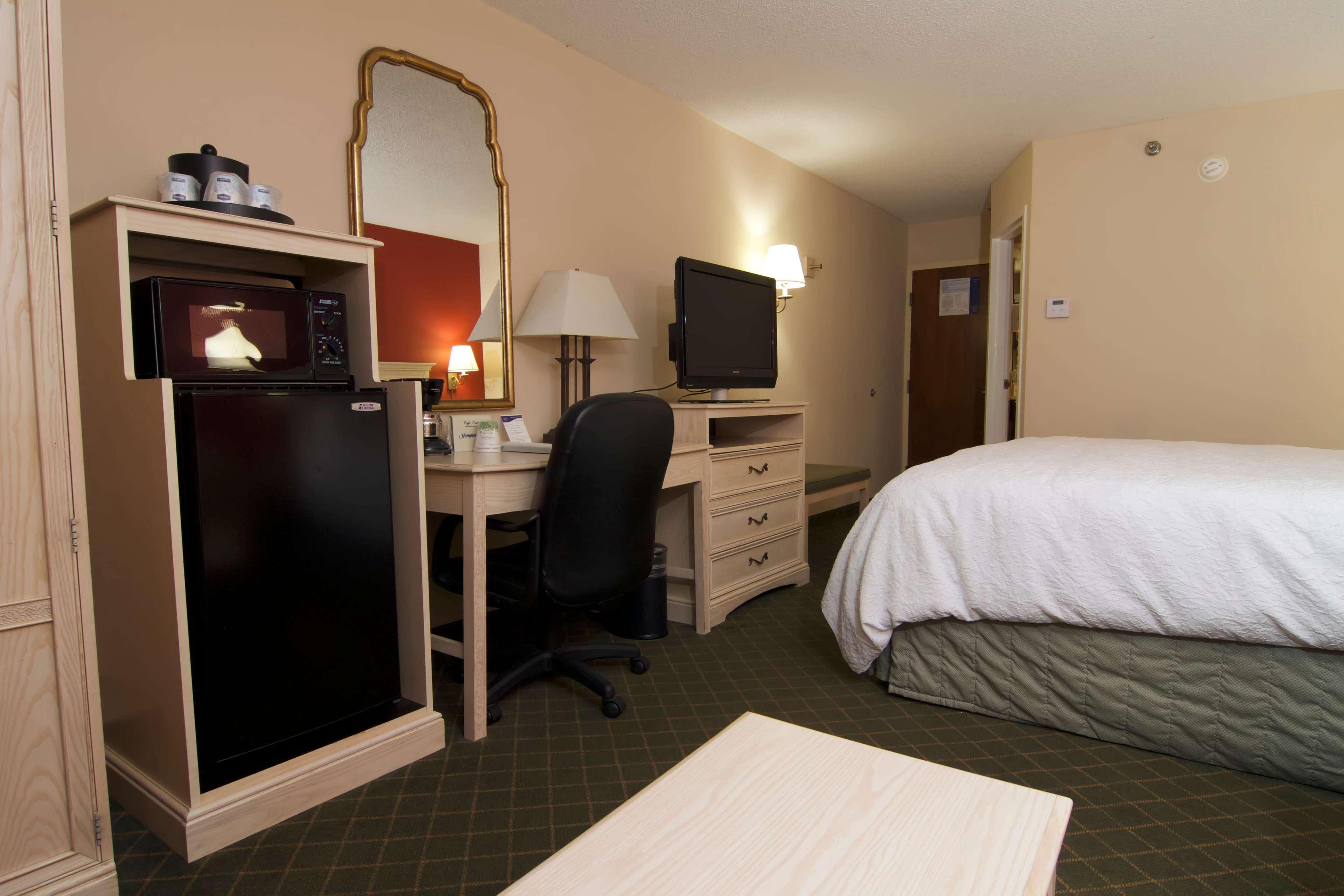 Hampton Inn Winchester-University/ Mall Экстерьер фото