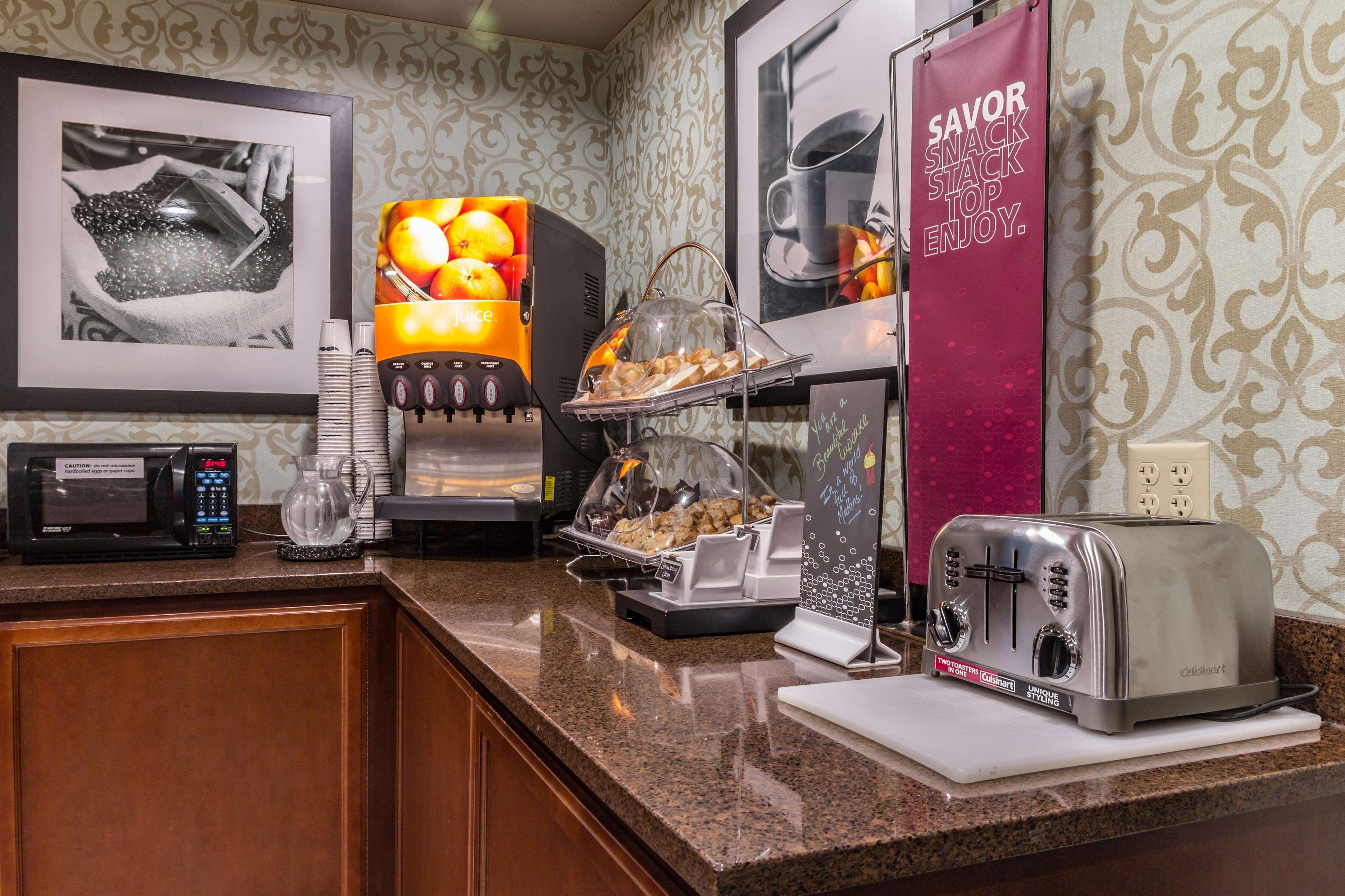 Hampton Inn Winchester-University/ Mall Экстерьер фото