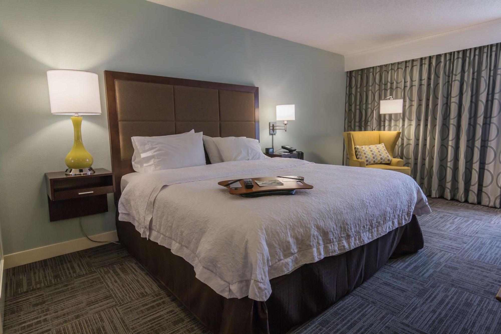 Hampton Inn Winchester-University/ Mall Экстерьер фото