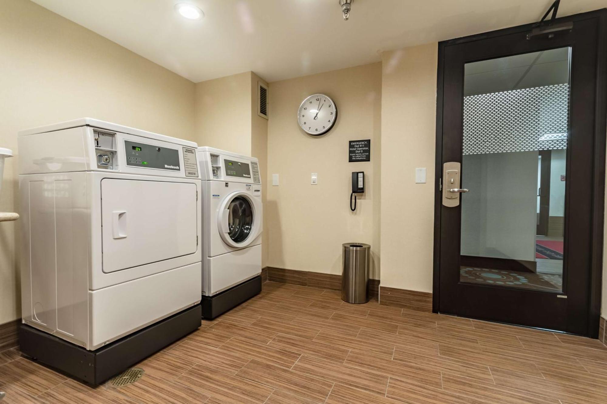 Hampton Inn Winchester-University/ Mall Экстерьер фото