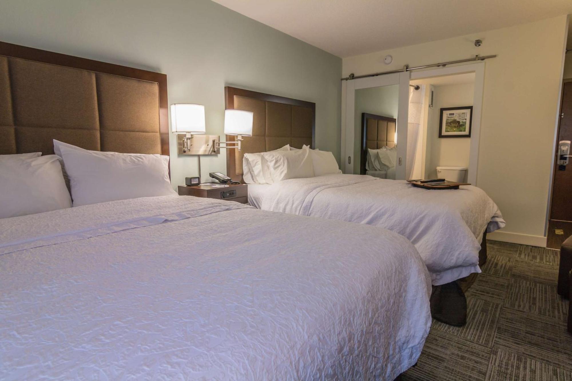 Hampton Inn Winchester-University/ Mall Экстерьер фото