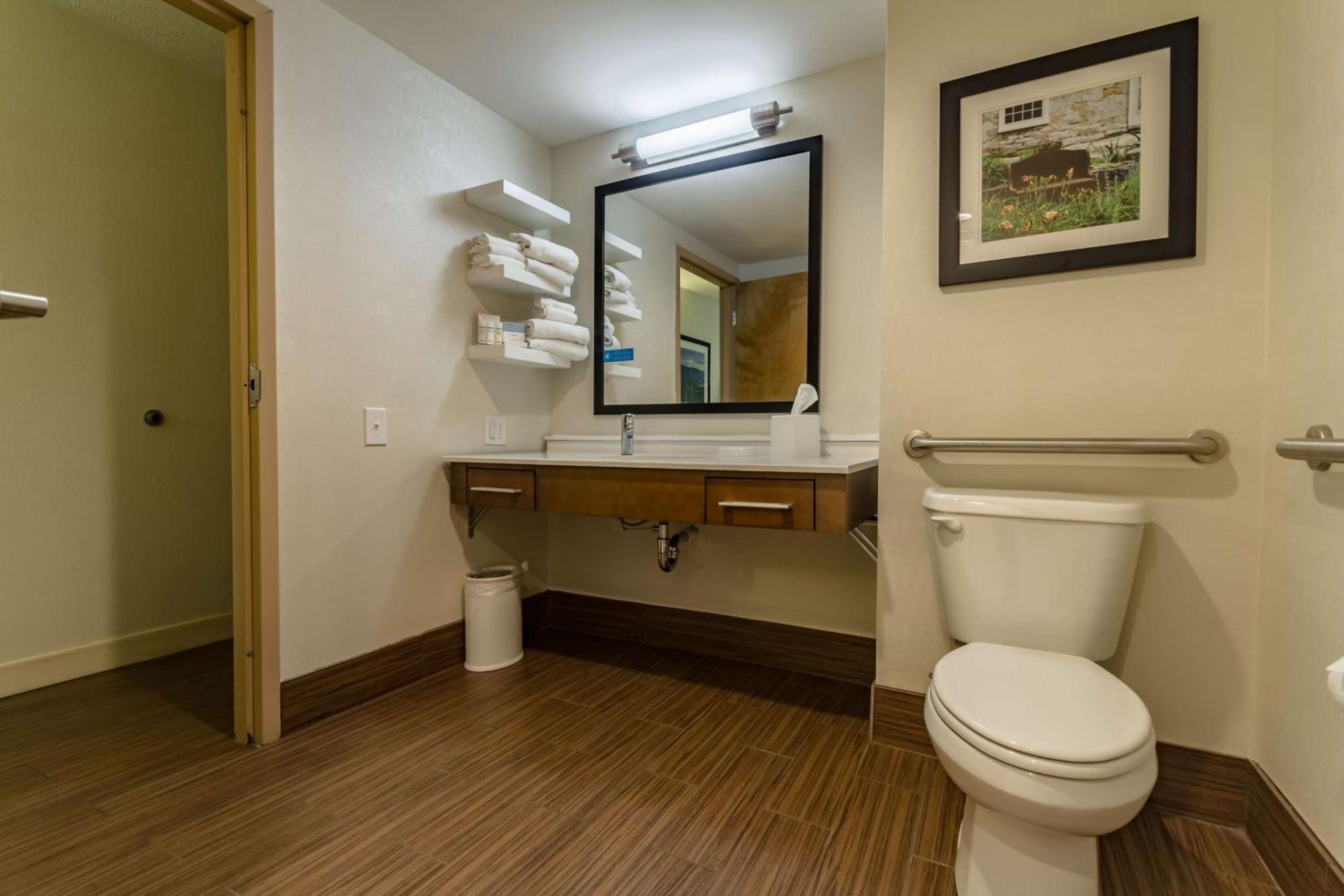 Hampton Inn Winchester-University/ Mall Экстерьер фото