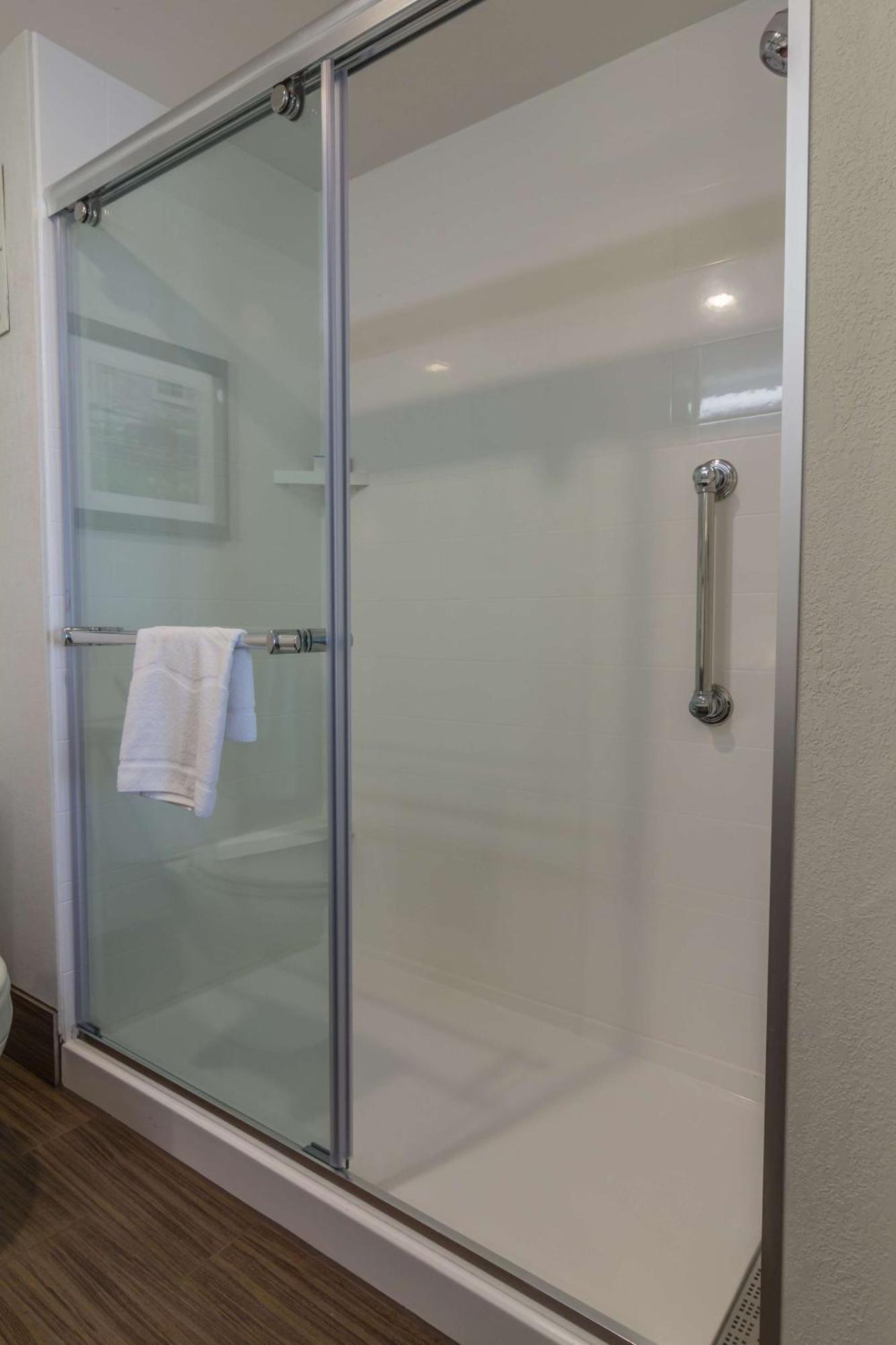 Hampton Inn Winchester-University/ Mall Экстерьер фото