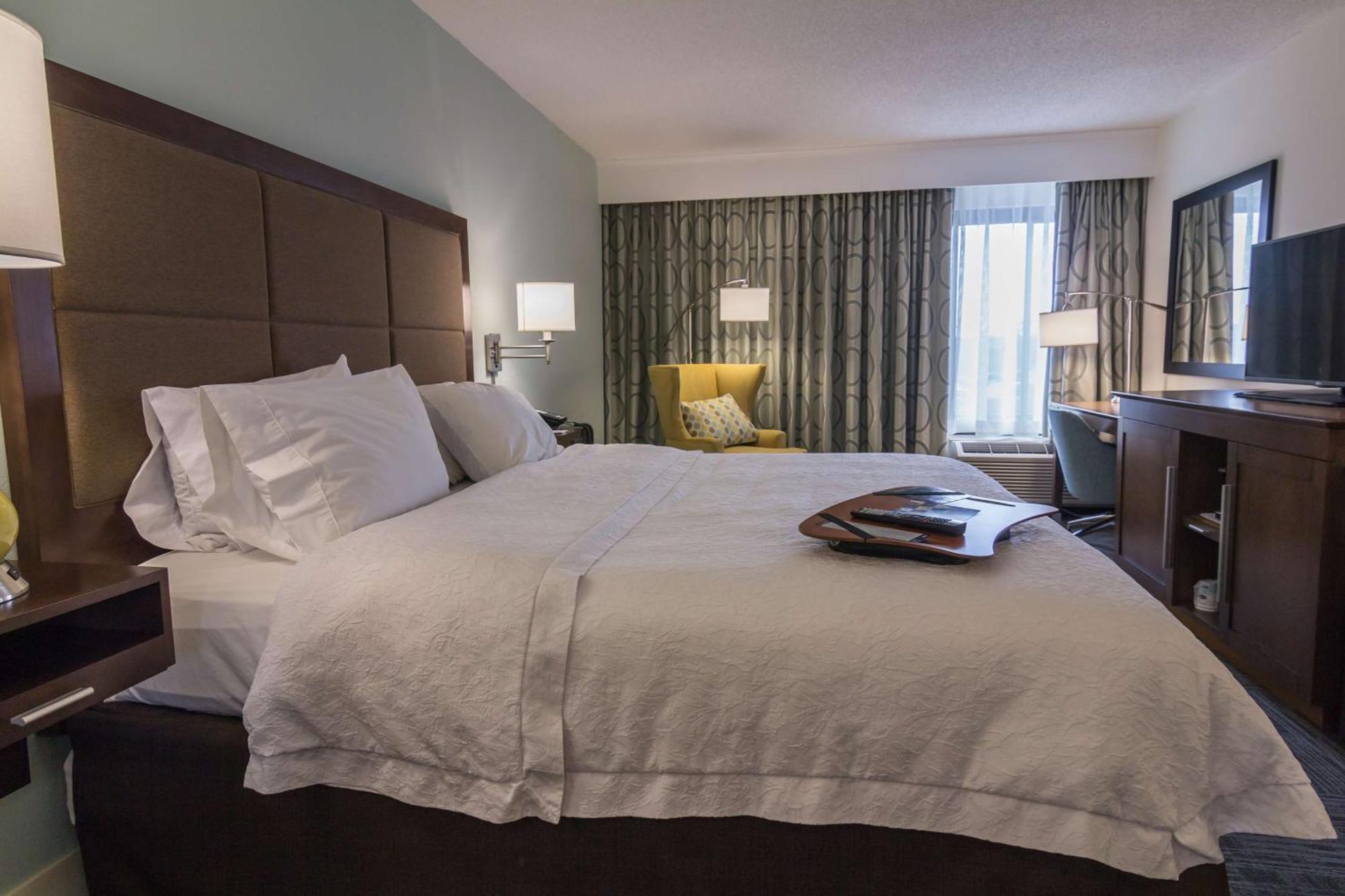 Hampton Inn Winchester-University/ Mall Экстерьер фото