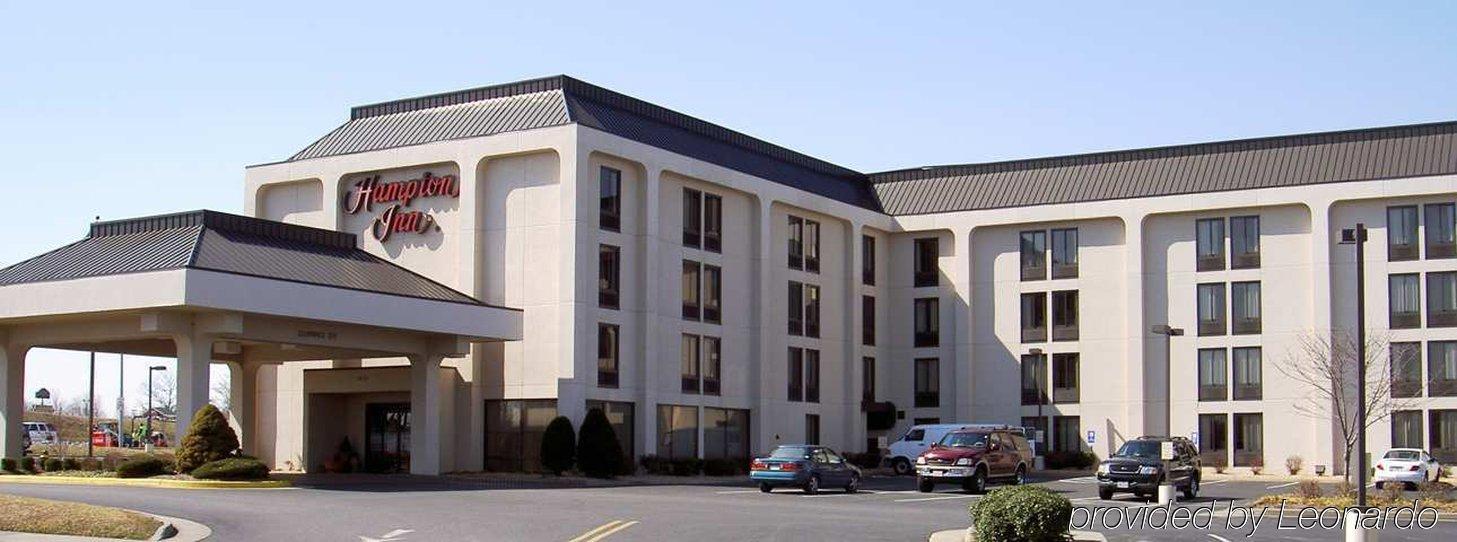 Hampton Inn Winchester-University/ Mall Экстерьер фото