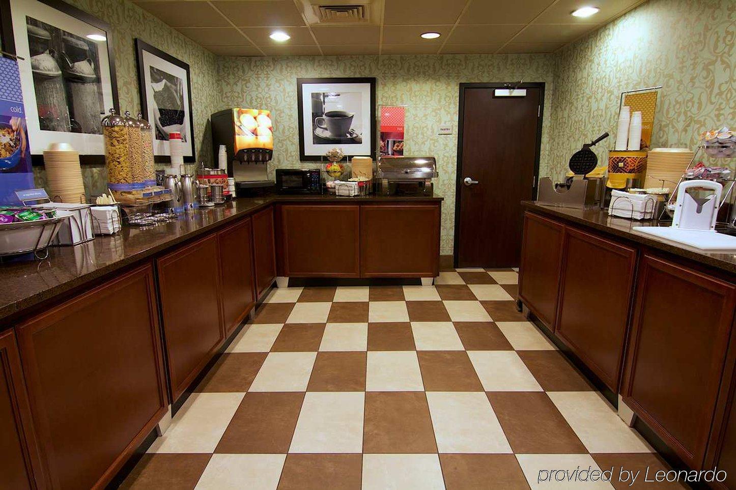 Hampton Inn Winchester-University/ Mall Экстерьер фото