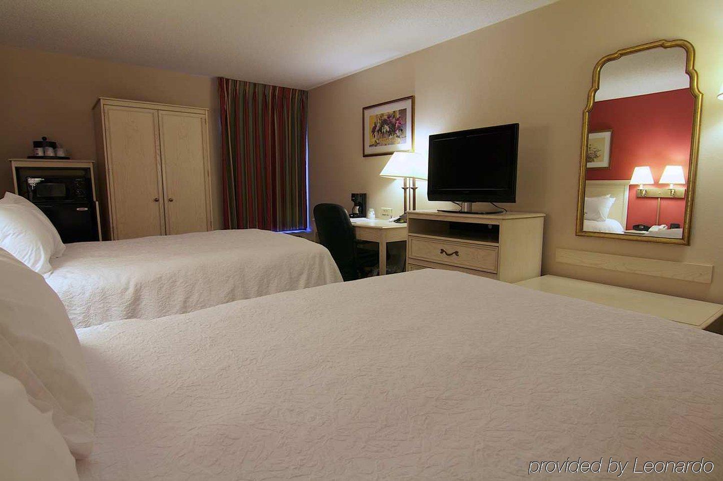 Hampton Inn Winchester-University/ Mall Экстерьер фото