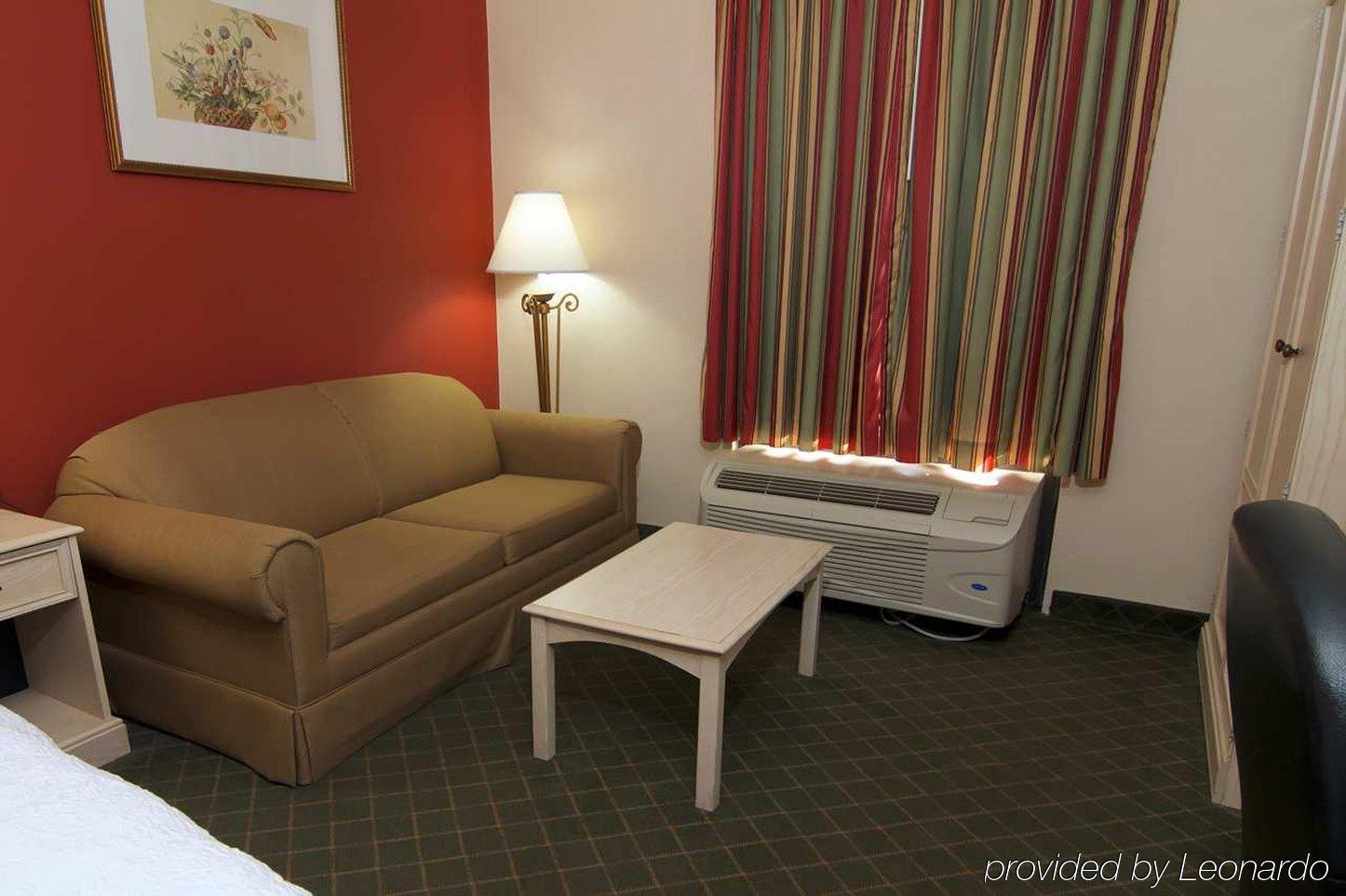 Hampton Inn Winchester-University/ Mall Экстерьер фото