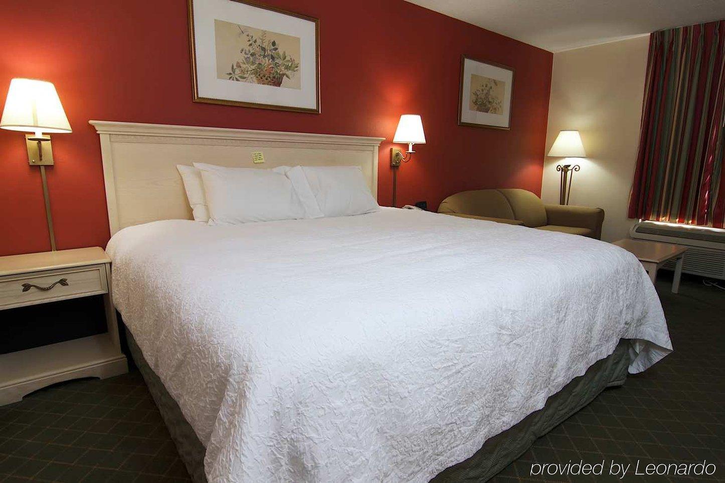 Hampton Inn Winchester-University/ Mall Экстерьер фото