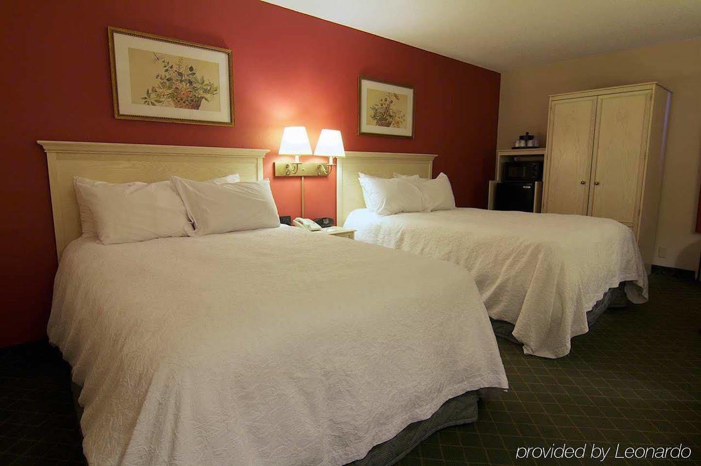 Hampton Inn Winchester-University/ Mall Экстерьер фото
